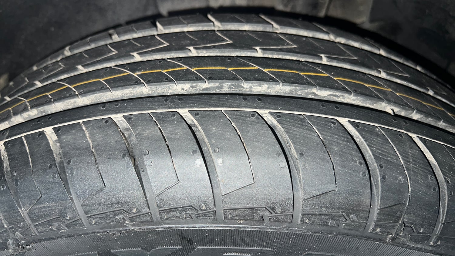 Used 2019 Maruti Suzuki Swift ZXi AMT Petrol Automatic tyres LEFT REAR TYRE TREAD VIEW