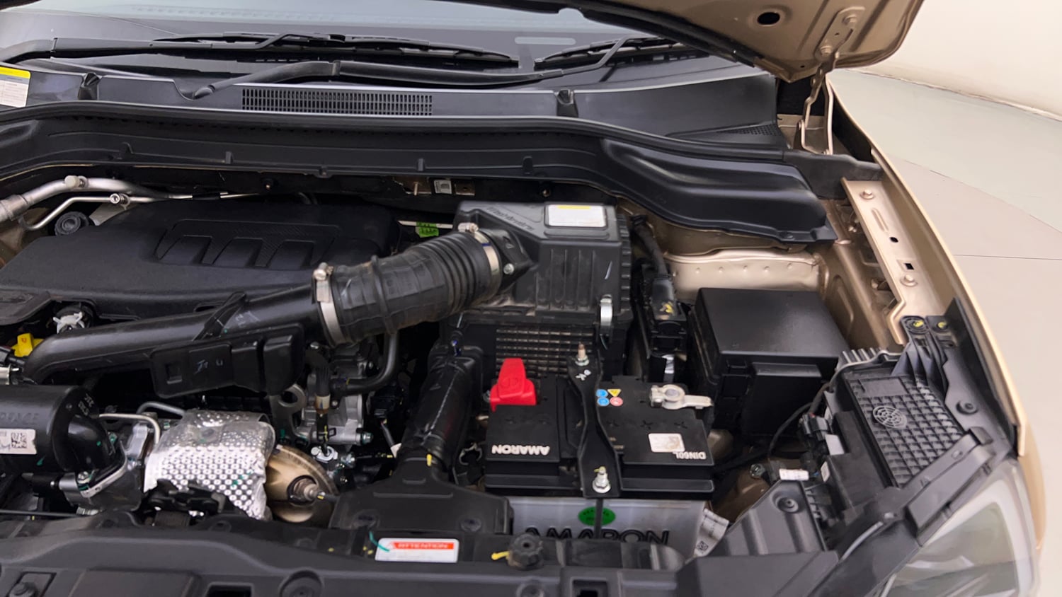 Used 2026 Mahindra XUV 3XO AX5 1.2 Petrol AT Petrol Automatic engine ENGINE LEFT SIDE HINGE & APRON VIEW