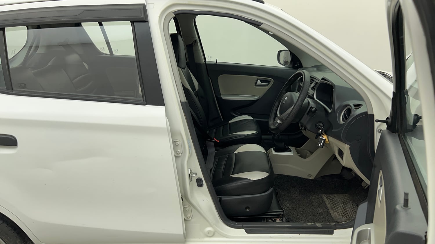 Used 2015 Maruti Suzuki Alto K10 VXi Petrol Manual interior RIGHT SIDE FRONT DOOR CABIN VIEW