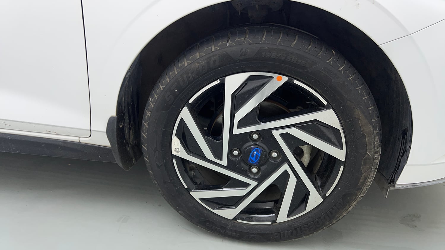 Used 2024 Hyundai New i20 Asta (O) 1.2 IVT Petrol Automatic tyres RIGHT FRONT TYRE RIM VIEW