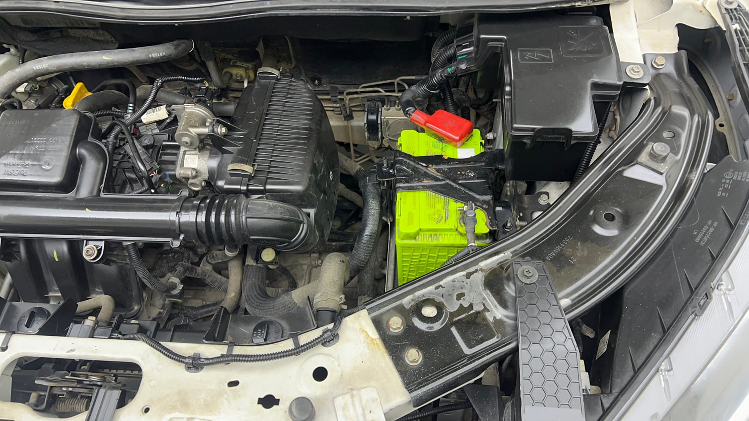Used 2021 Nissan Magnite XE Petrol Manual engine ENGINE LEFT SIDE VIEW