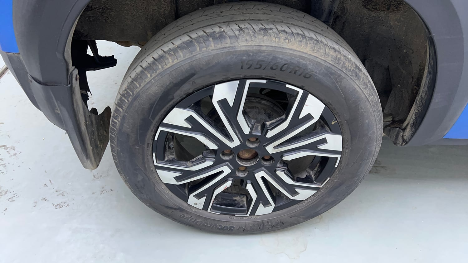 Used 2022 Renault Kiger RXZ AMT Petrol Automatic tyres RIGHT REAR TYRE RIM VIEW