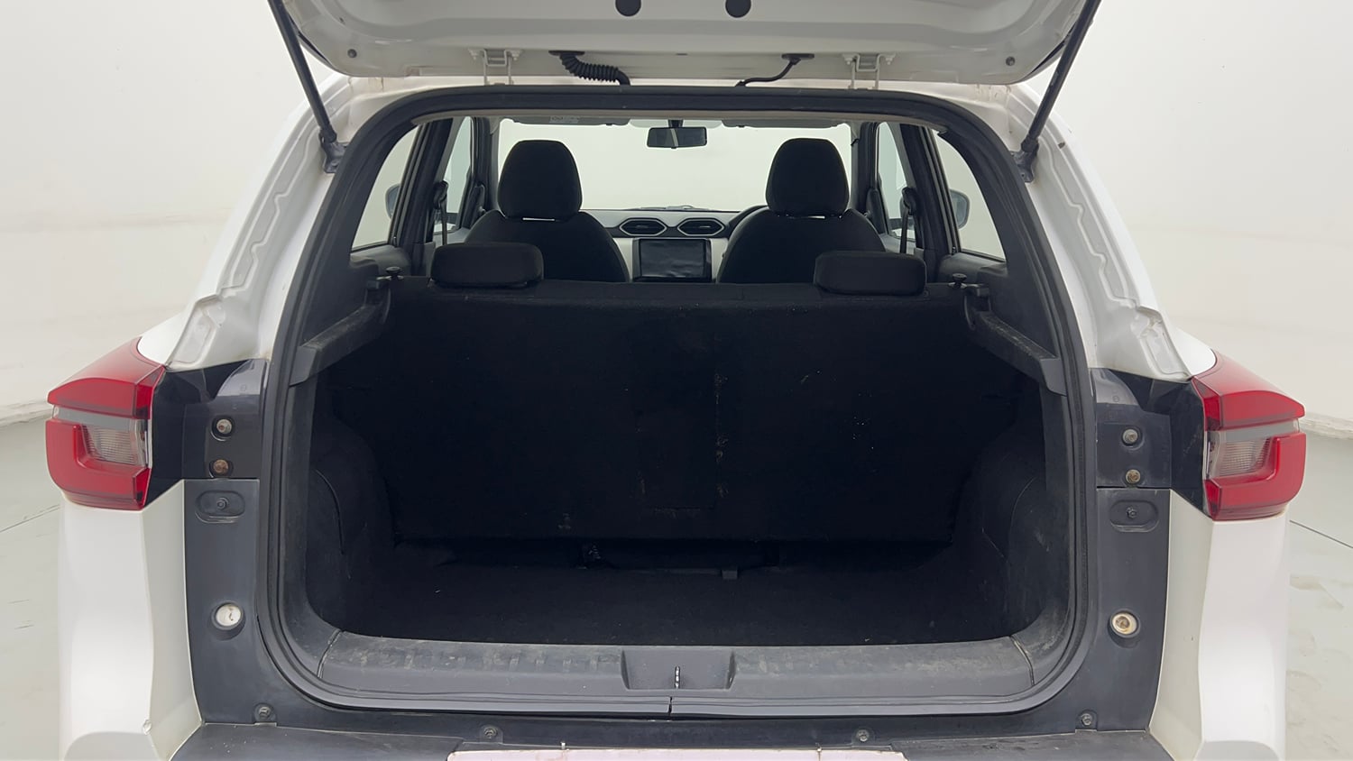 Used 2021 Nissan Magnite XE Petrol Manual interior DICKY INSIDE VIEW