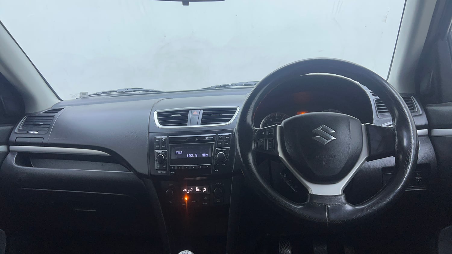 Used 2015 Maruti Suzuki Swift ZXi Petrol Manual interior DASHBOARD VIEW