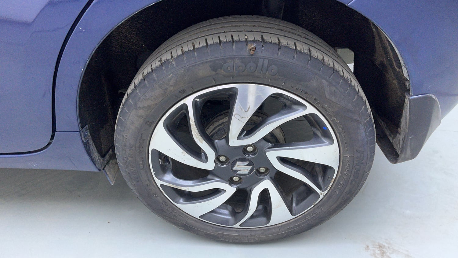 Used 2021 Maruti Suzuki Baleno Zeta Petrol Manual tyres LEFT REAR TYRE RIM VIEW