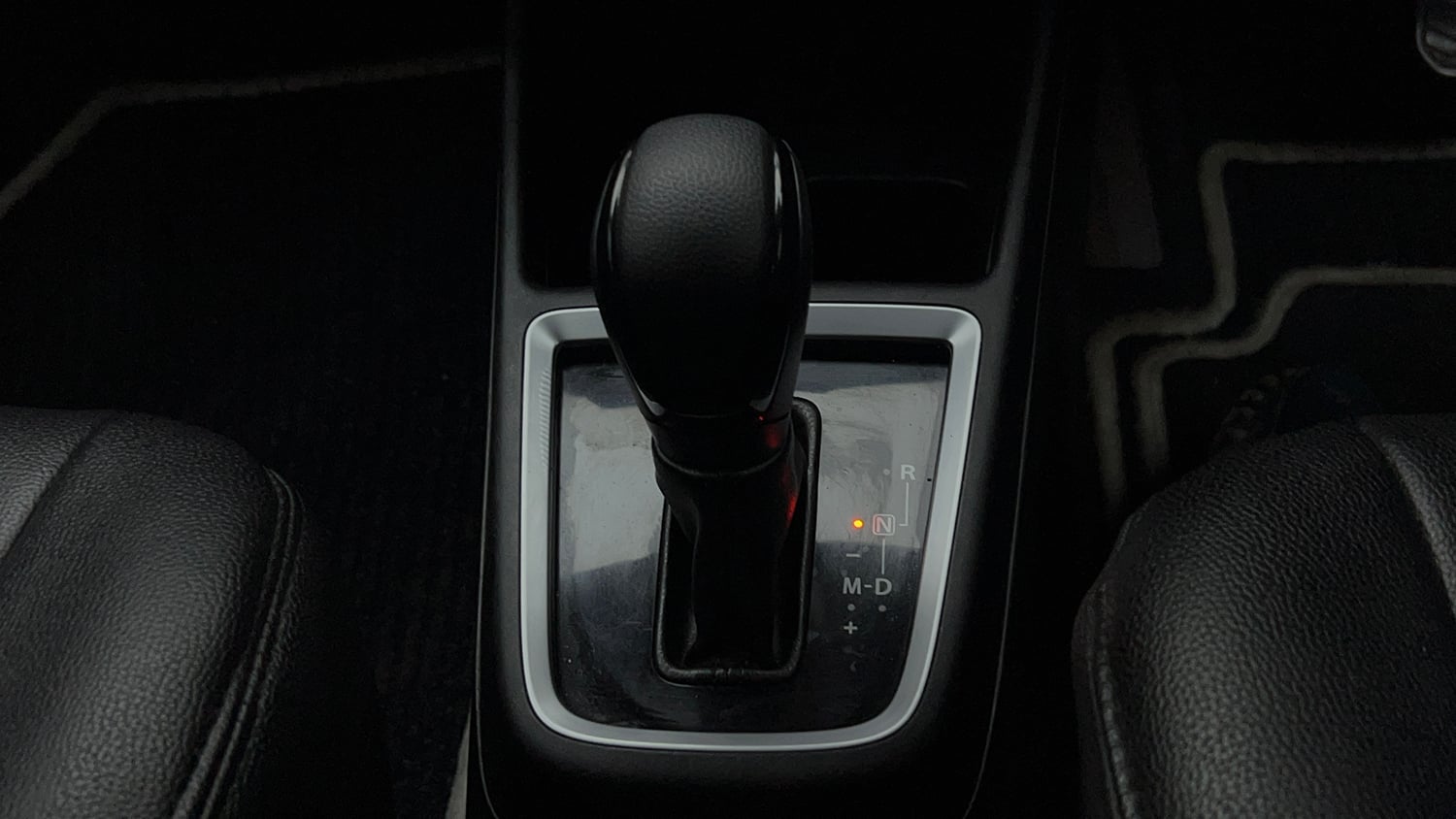 Used 2019 Maruti Suzuki Swift ZXi AMT Petrol Automatic interior GEAR  KNOB VIEW