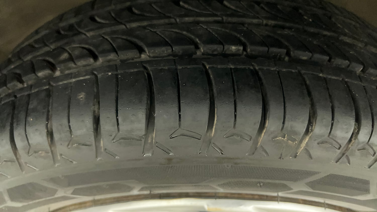 Used 2015 Maruti Suzuki Alto K10 VXi Petrol Manual tyres LEFT FRONT TYRE TREAD VIEW