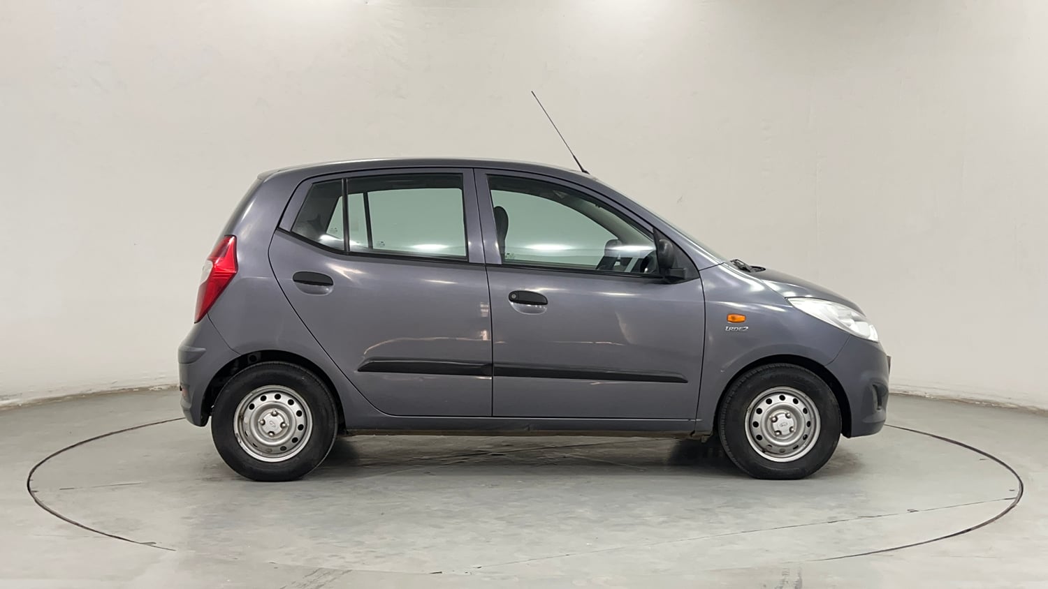 Used 2015 Hyundai i10 Magna 1.1 iRDE2 Petrol Manual exterior RIGHT SIDE VIEW