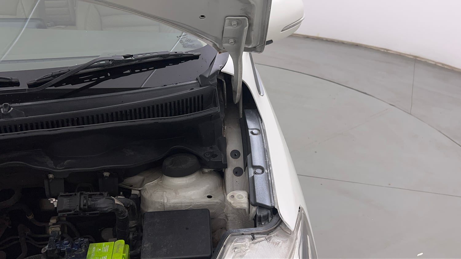 Used 2019 Maruti Suzuki New Ertiga ZXi AT Petrol Automatic engine ENGINE LEFT SIDE HINGE & APRON VIEW