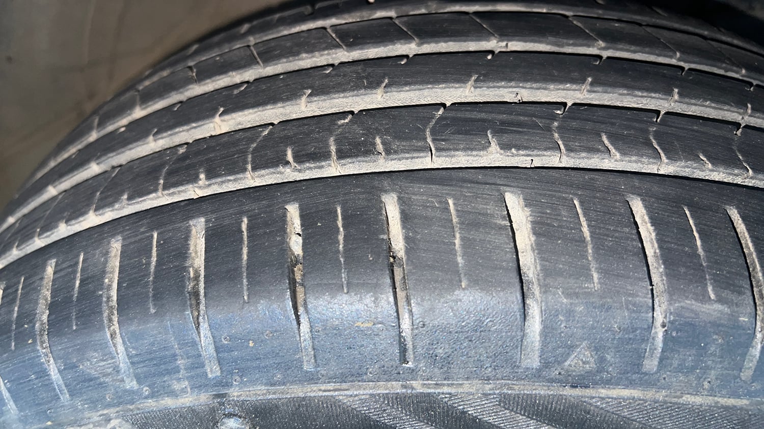 Used 2023 Maruti Suzuki Baleno Alpha AGS Petrol Automatic tyres RIGHT FRONT TYRE TREAD VIEW