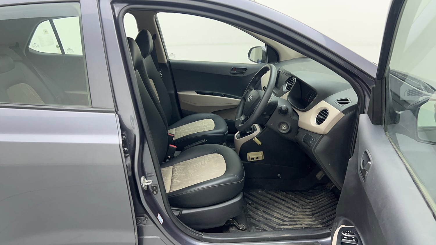 Used 2017 Hyundai Grand i10 Magna 1.2 Kappa VTVT Petrol Manual interior RIGHT SIDE FRONT DOOR CABIN VIEW