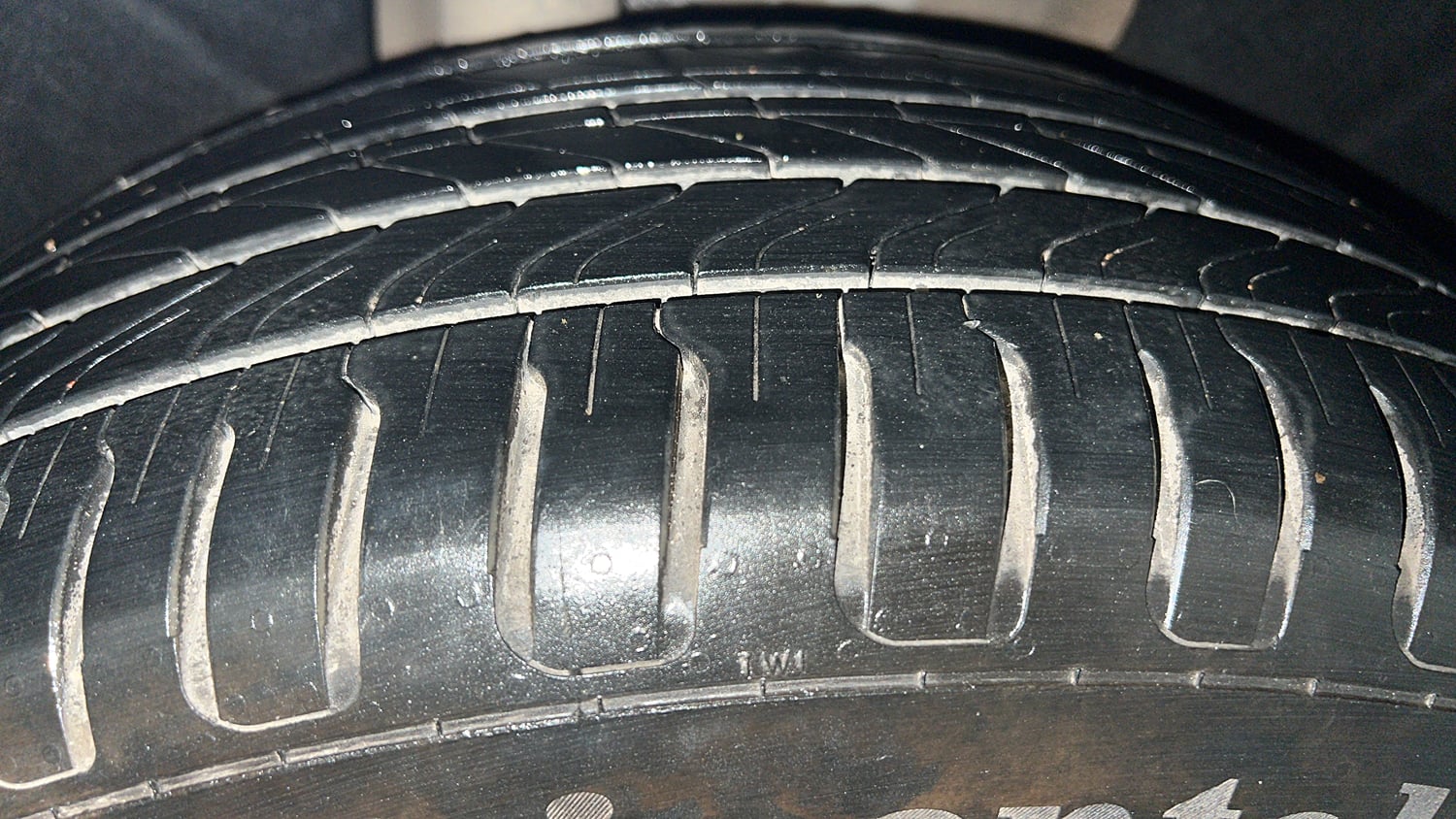 Used 2021 Skoda Superb L&K AT Petrol Automatic tyres RIGHT REAR TYRE TREAD VIEW