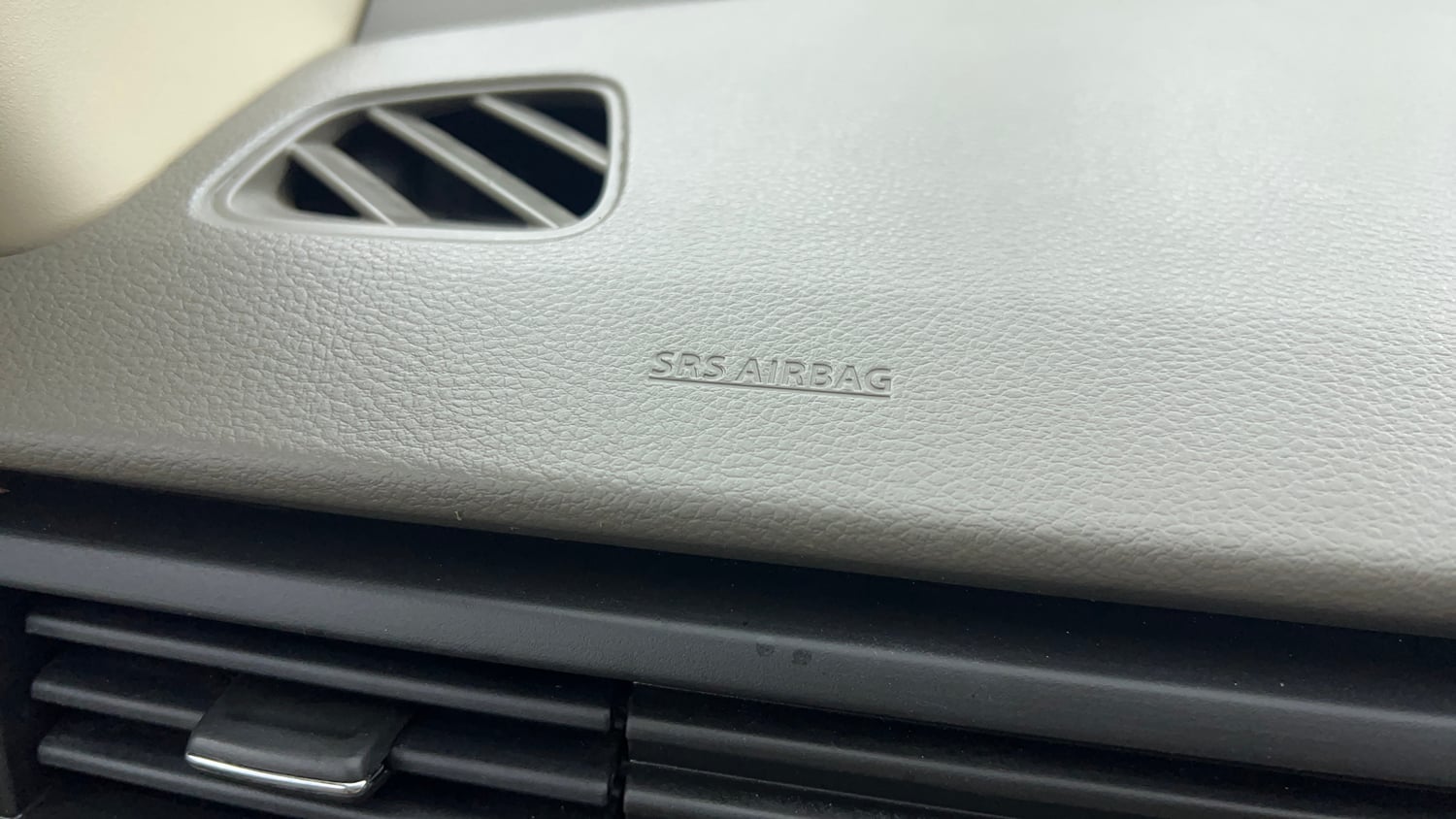 Used 2019 Maruti Suzuki New Ertiga ZXi AT Petrol Automatic top_features Airbags