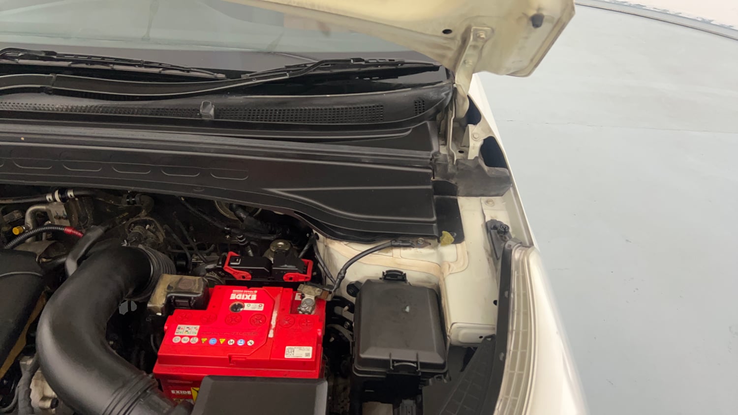 Used 2018 Hyundai Creta S 1.4 CRDi Diesel Manual engine ENGINE LEFT SIDE HINGE & APRON VIEW