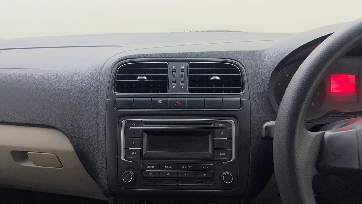 Used 2013 Volkswagen Polo Comfortline 1.2L (P) Petrol Manual top_features Integrated (in-dash) music system
