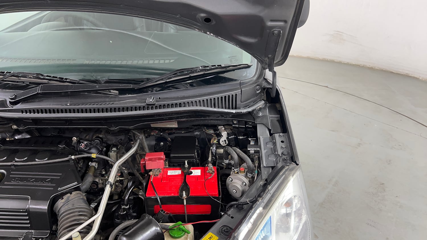 Used 2017 Maruti Suzuki Wagon R LXI CNG Cng Manual engine ENGINE LEFT SIDE HINGE & APRON VIEW