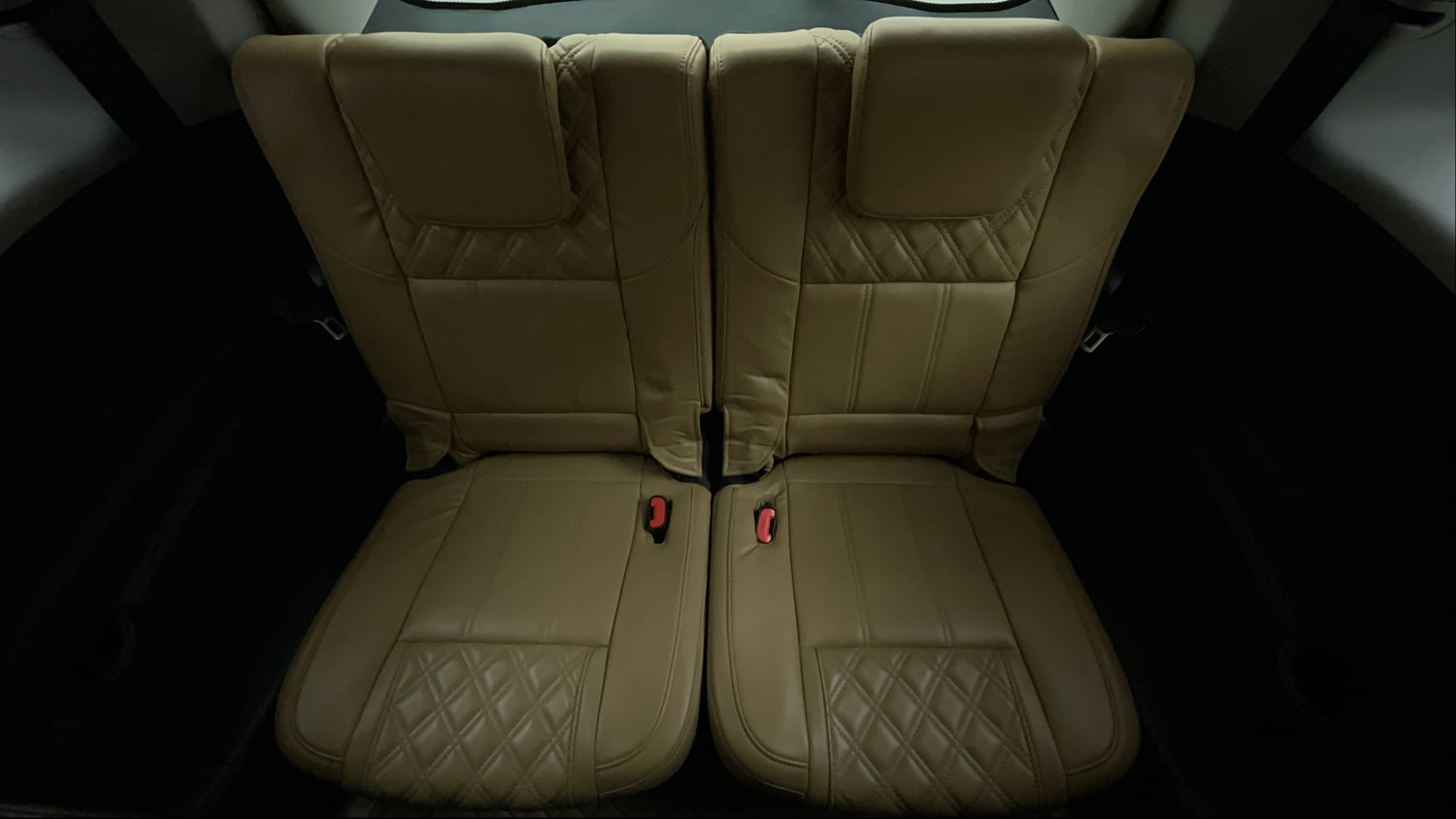 Used 2019 Mahindra XUV500 W11 Diesel Manual interior THIRD ROW SEAT