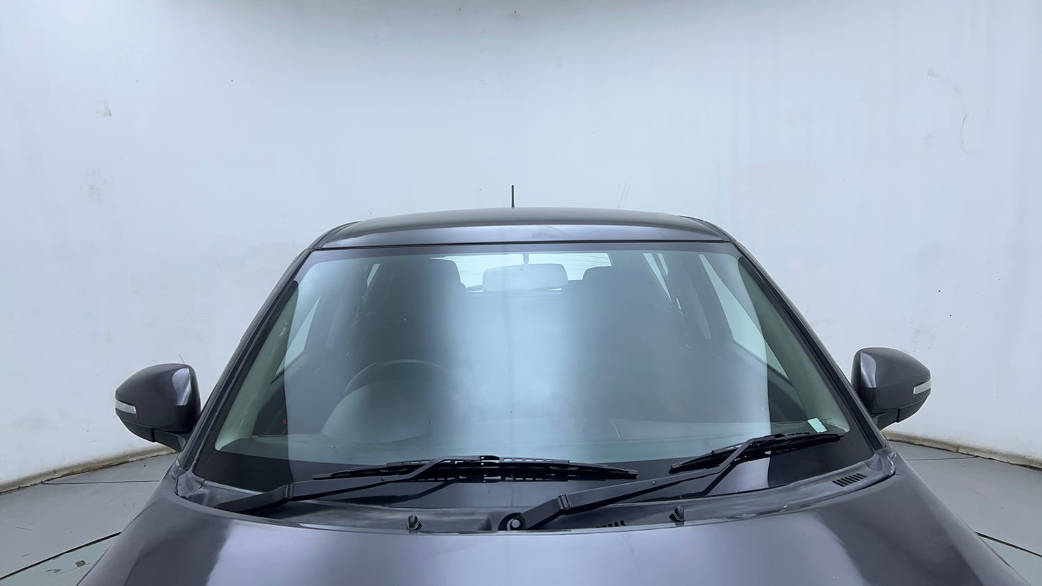 Used 2015 Maruti Suzuki Swift ZXi Petrol Manual exterior FRONT WINDSHIELD VIEW