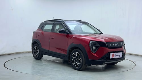 Used 2024 Mahindra XUV 3XO AX7L 1.2 Petrol AT Petrol Automatic exterior RIGHT FRONT CORNER VIEW