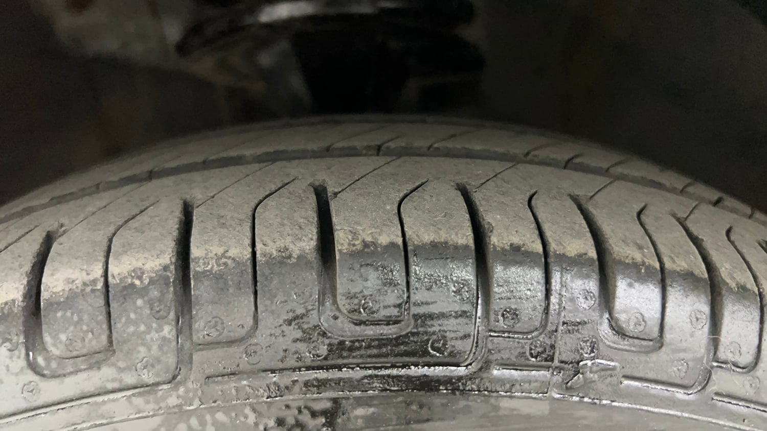 Used 2015 Hyundai i10 Magna 1.1 iRDE2 Petrol Manual tyres LEFT FRONT TYRE TREAD VIEW