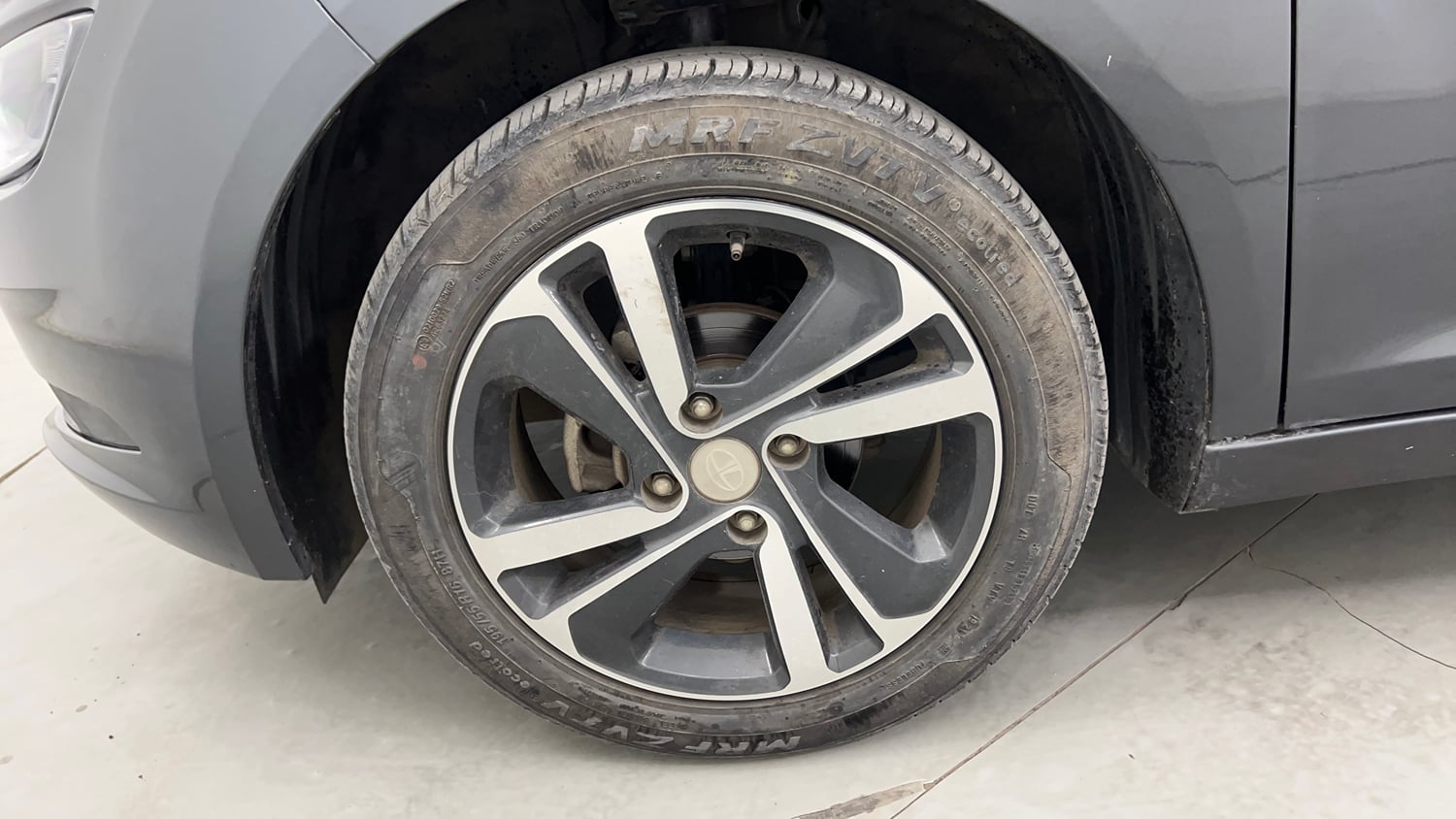 Used 2021 Tata Altroz XZ Petrol Petrol Manual tyres LEFT FRONT TYRE RIM VIEW