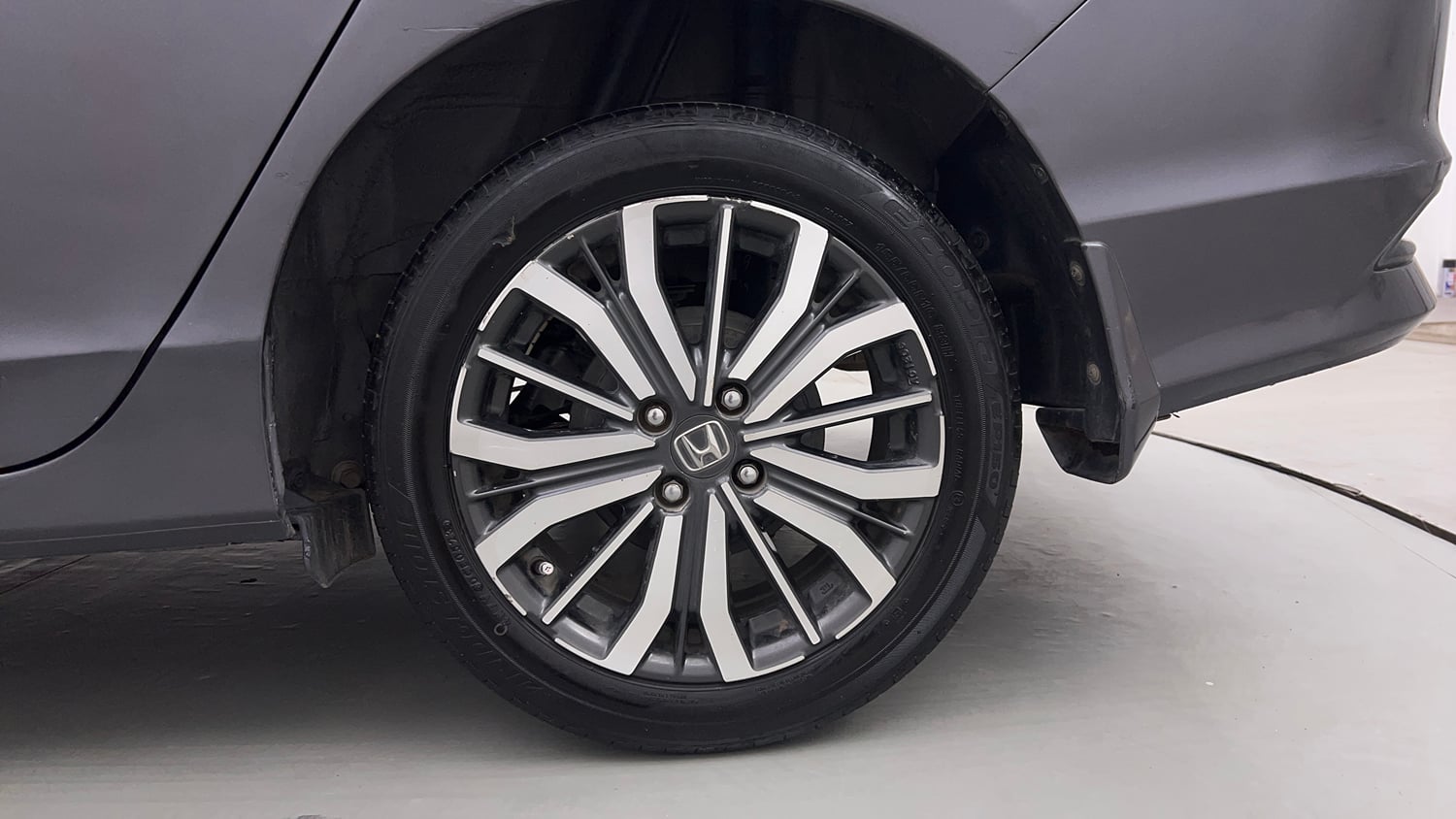 Used 2017 Honda City VX CVT Petrol Petrol Automatic tyres LEFT REAR TYRE RIM VIEW