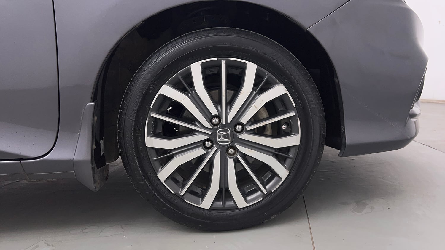 Used 2017 Honda City VX CVT Petrol Petrol Automatic tyres RIGHT FRONT TYRE RIM VIEW