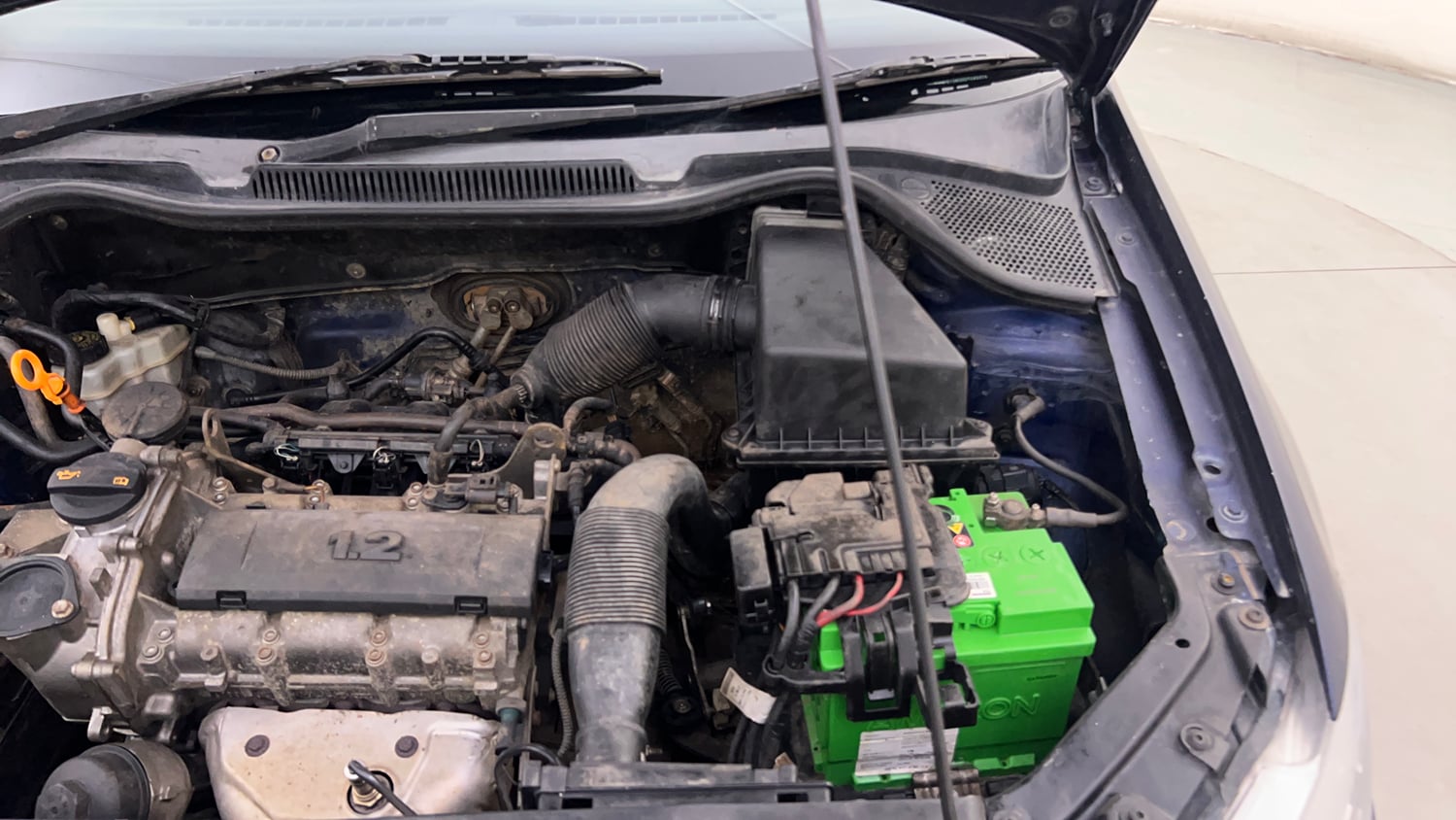 Used 2013 Volkswagen Polo Comfortline 1.2L (P) Petrol Manual engine ENGINE LEFT SIDE HINGE & APRON VIEW