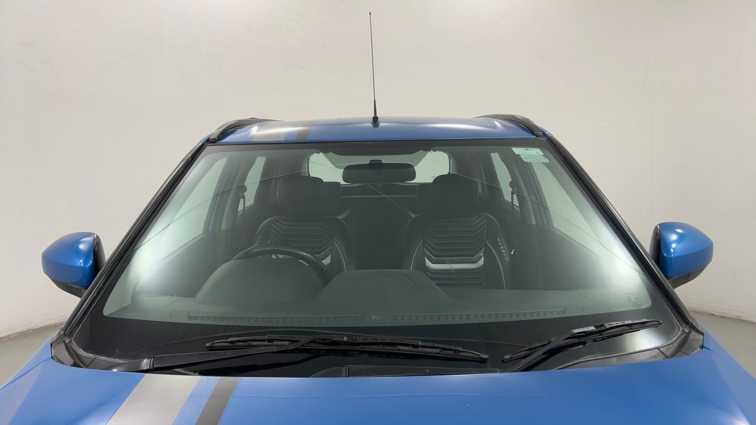 Used 2017 Maruti Suzuki Vitara Brezza VDi (O) Diesel Manual exterior FRONT WINDSHIELD VIEW