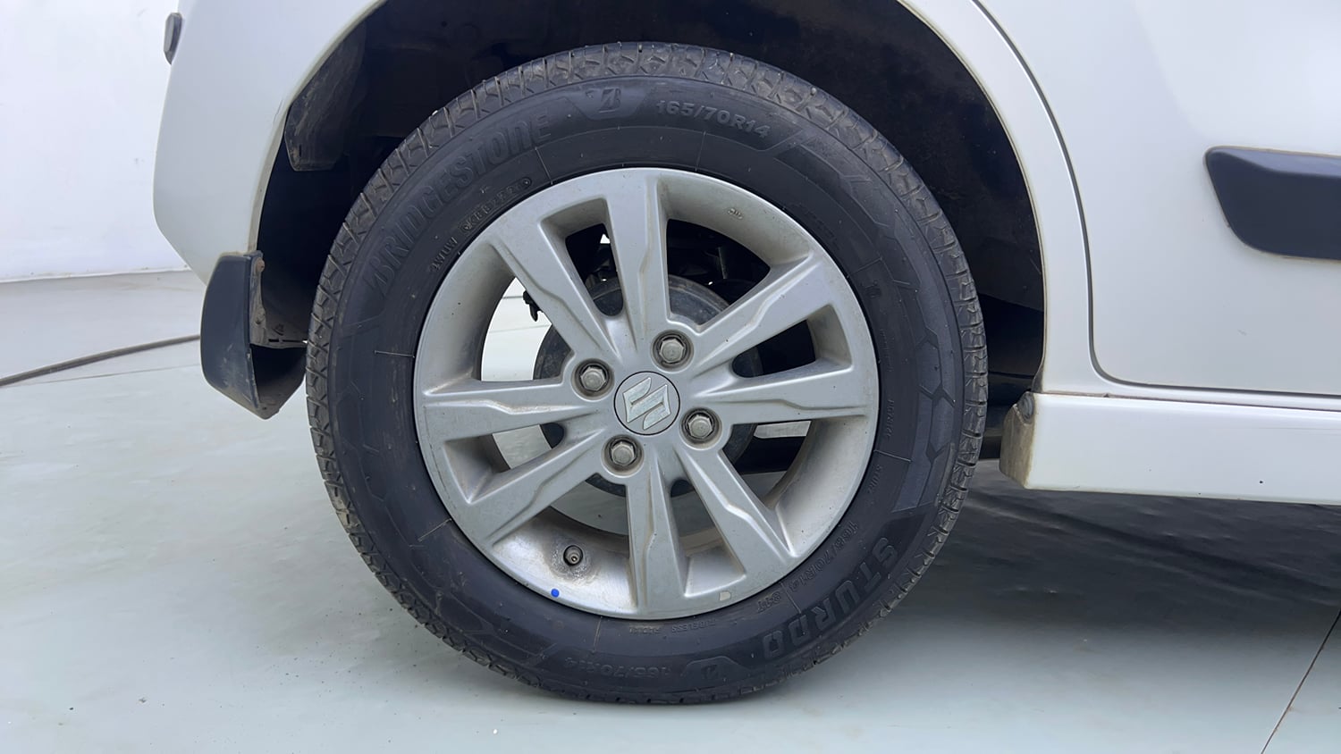 Used 2018 Maruti Suzuki Wagon R VXI+ AMT Petrol Automatic tyres RIGHT REAR TYRE RIM VIEW