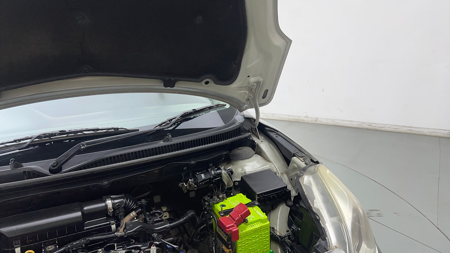Used 2018 Maruti Suzuki Baleno Delta 1.2 Petrol Manual engine ENGINE LEFT SIDE HINGE & APRON VIEW