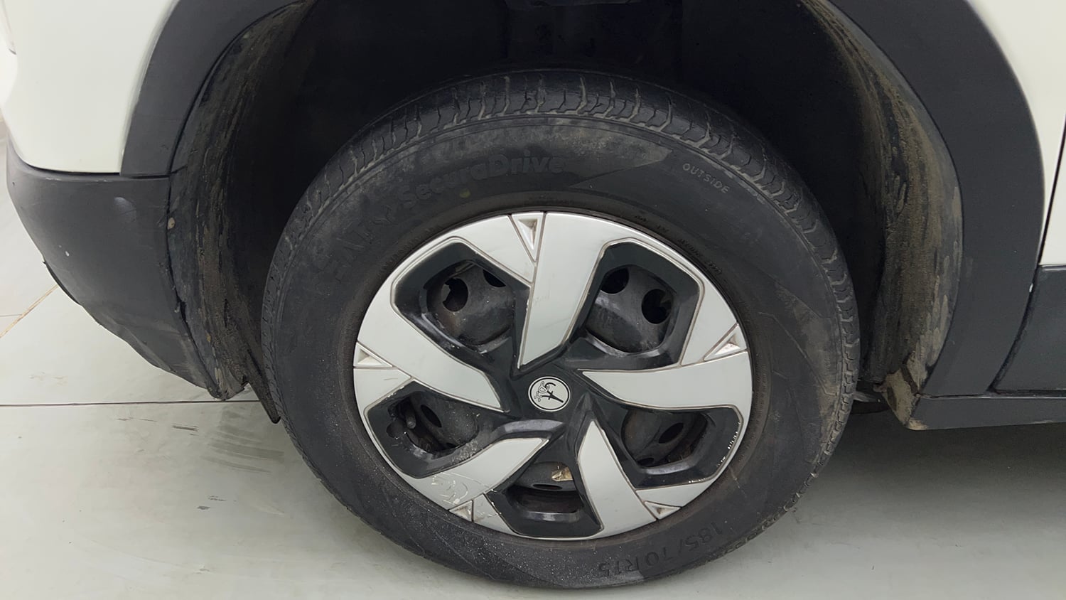 Used 2023 Tata Punch Pure MT Petrol Manual tyres LEFT FRONT TYRE RIM VIEW