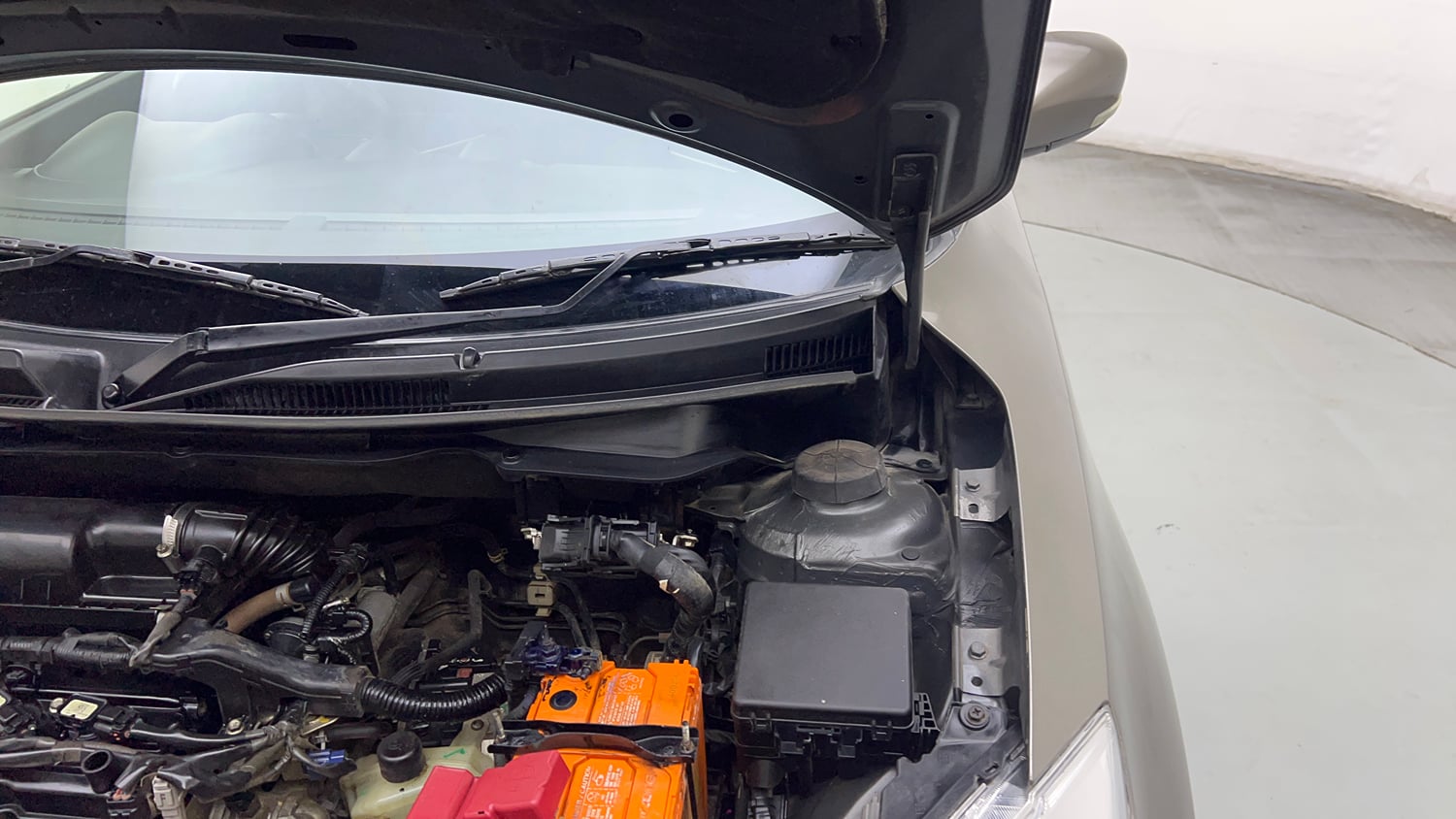 Used 2019 Maruti Suzuki Swift ZXi AMT Petrol Automatic engine ENGINE LEFT SIDE HINGE & APRON VIEW