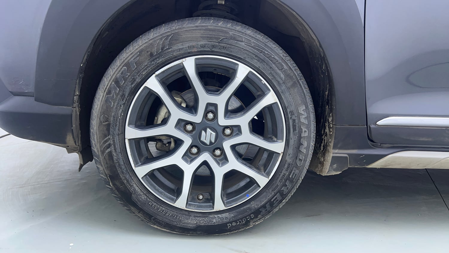 Used 2022 Maruti Suzuki XL6 Alpha Plus AT Petrol Petrol Automatic tyres LEFT FRONT TYRE RIM VIEW