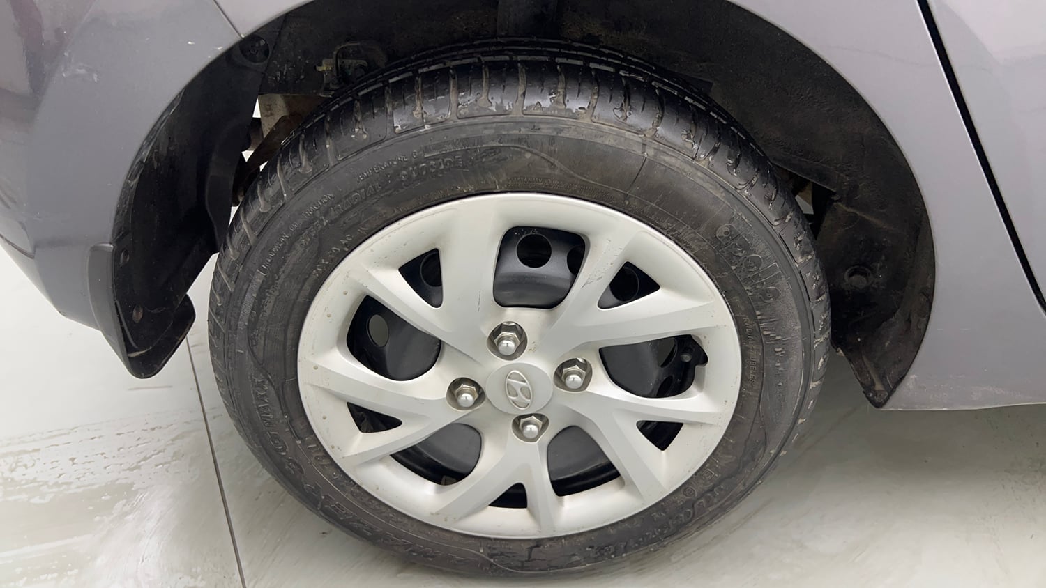 Used 2017 Hyundai Grand i10 Magna 1.2 Kappa VTVT Petrol Manual tyres RIGHT REAR TYRE RIM VIEW