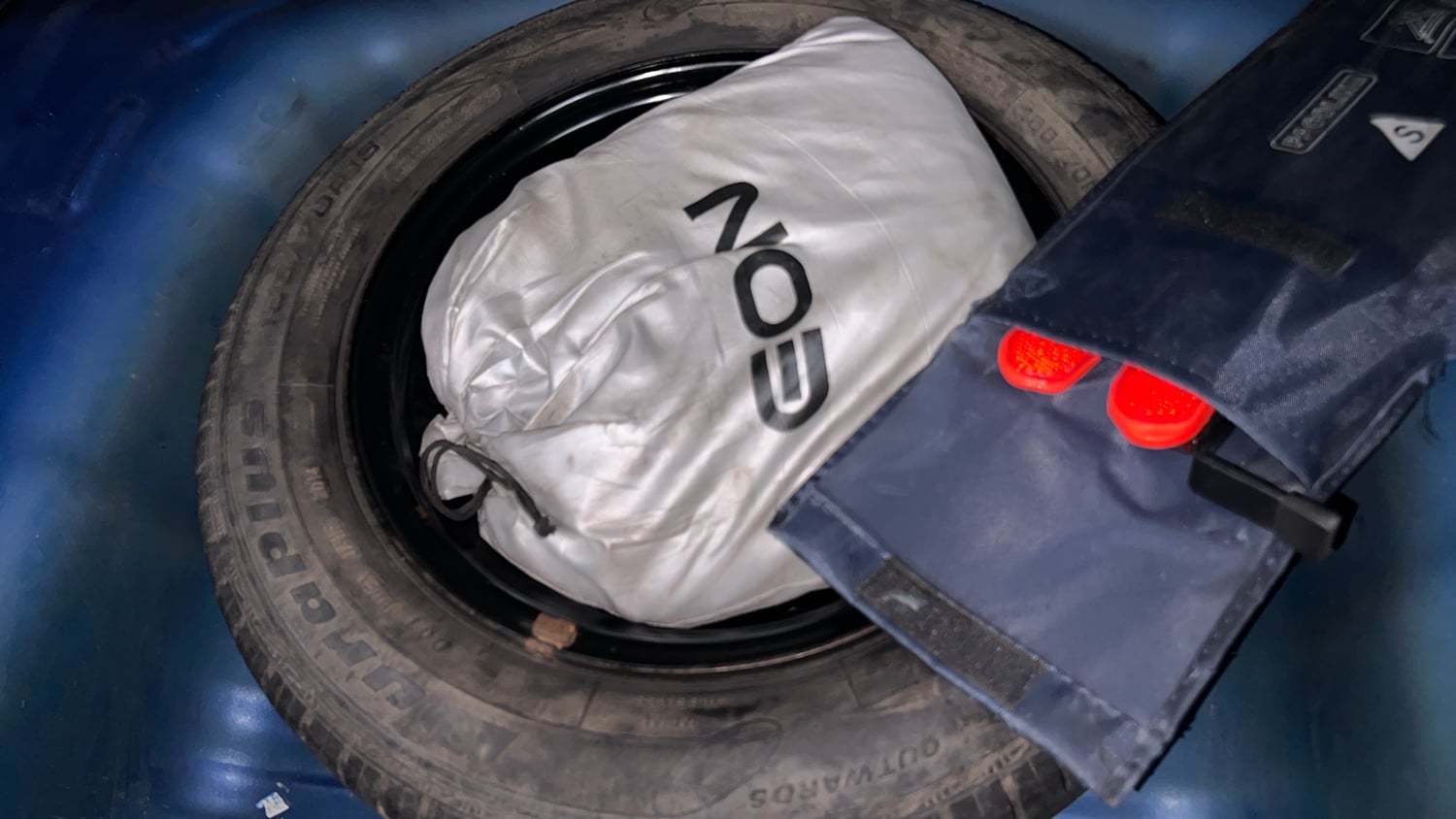 Used 2014 Hyundai Eon Magna + Petrol Manual tyres SPARE TYRE VIEW