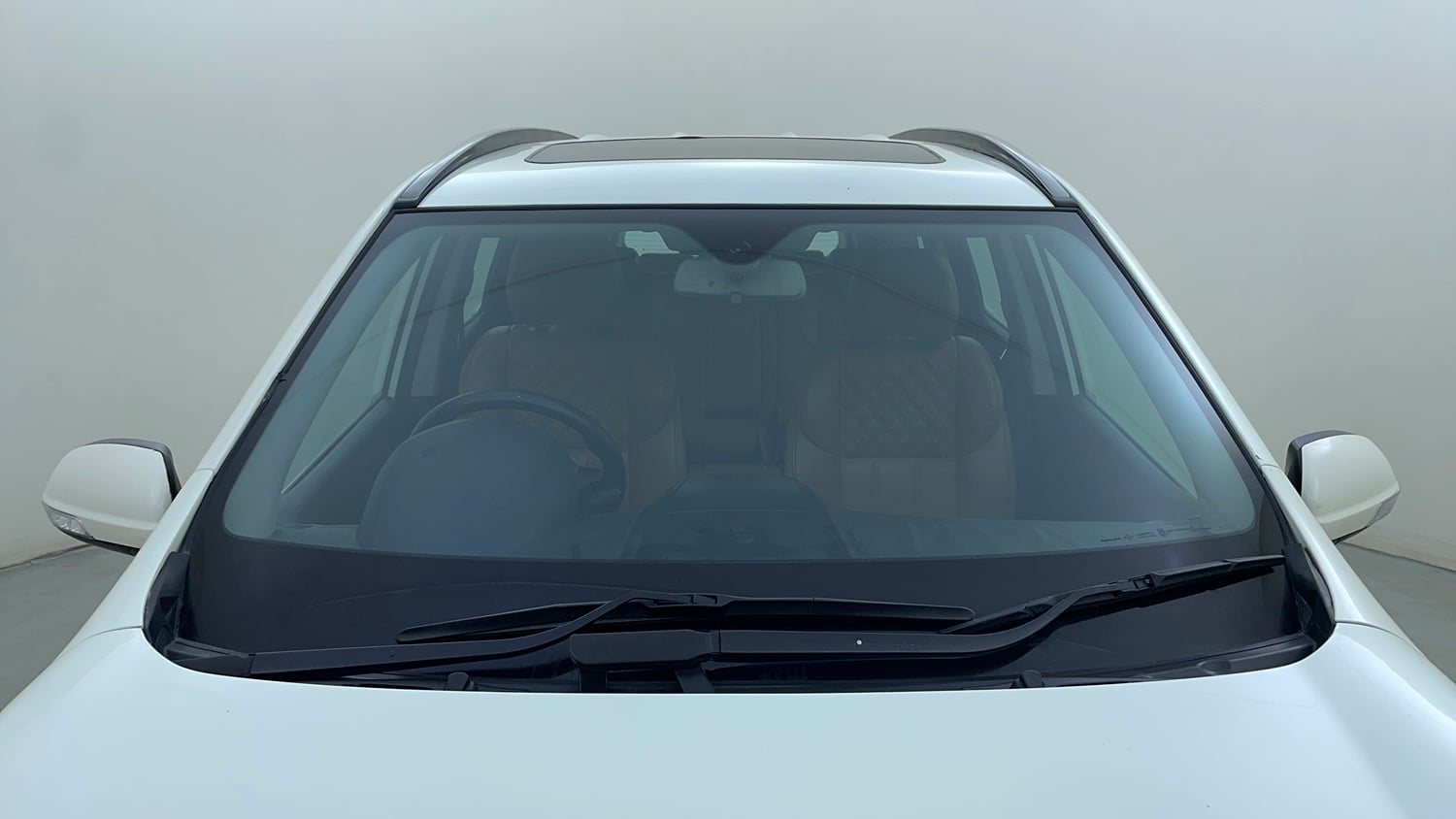 Used 2019 Mahindra XUV500 W11 Diesel Manual exterior FRONT WINDSHIELD VIEW