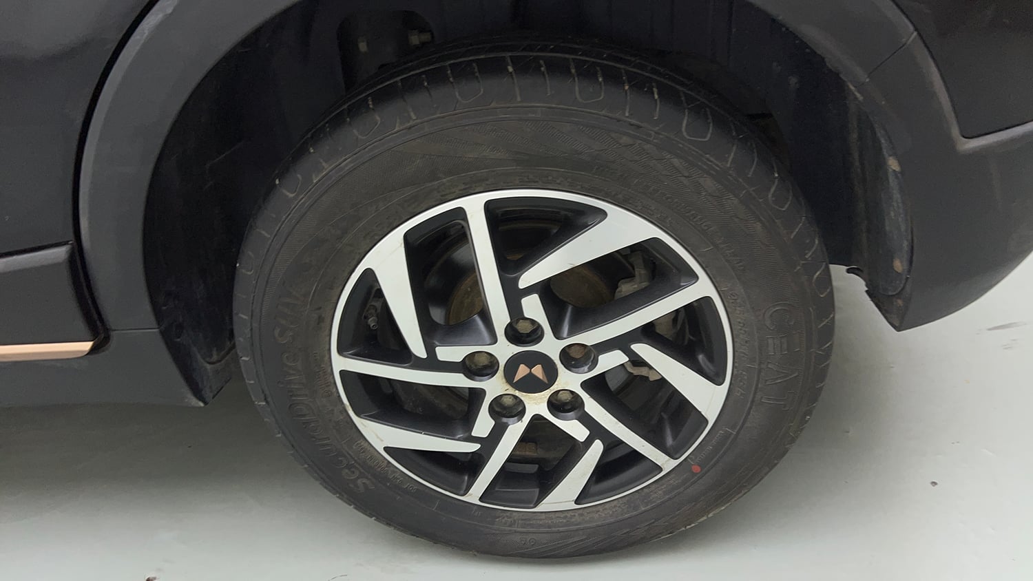 Used 2023 Mahindra XUV400 EL 5S Electric Automatic tyres LEFT REAR TYRE RIM VIEW