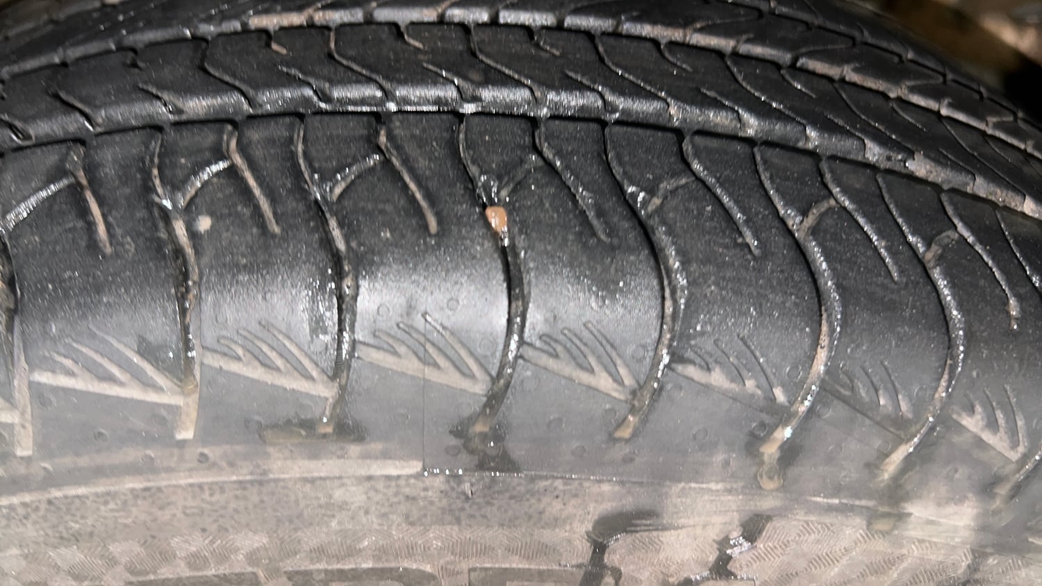 Used 2026 Mahindra XUV 3XO AX5 1.2 Petrol AT Petrol Automatic tyres RIGHT FRONT TYRE TREAD VIEW