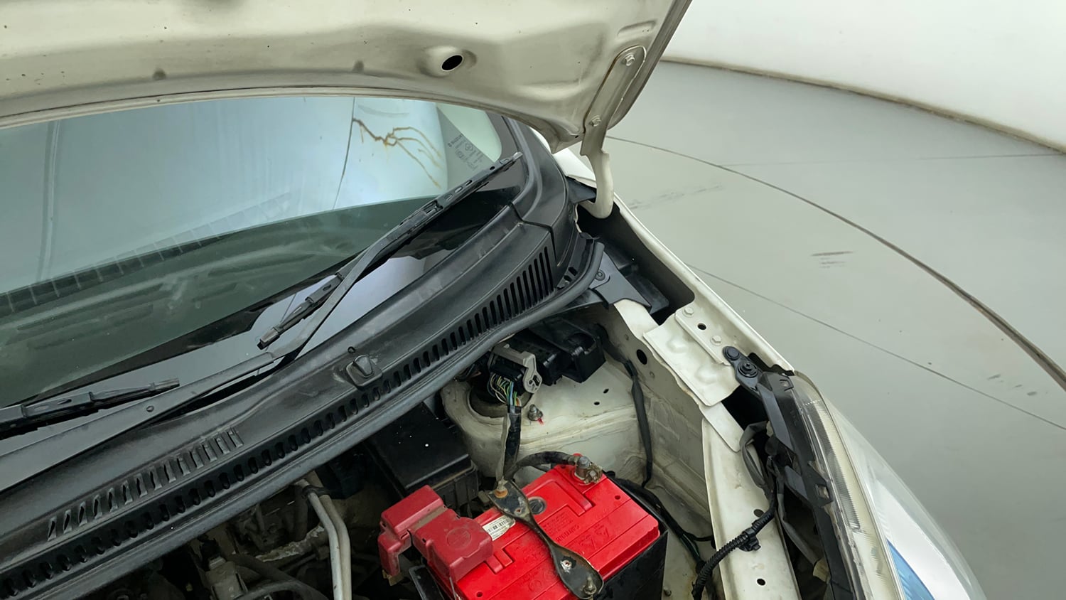 Used 2016 Maruti Suzuki Wagon R VXI Petrol Manual engine ENGINE LEFT SIDE HINGE & APRON VIEW