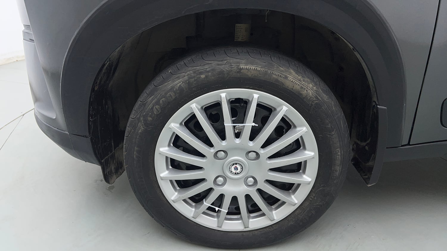 Used 2024 Tata Nexon Smart (O) 1.2 Petrol 5MT Petrol Manual tyres LEFT FRONT TYRE RIM VIEW