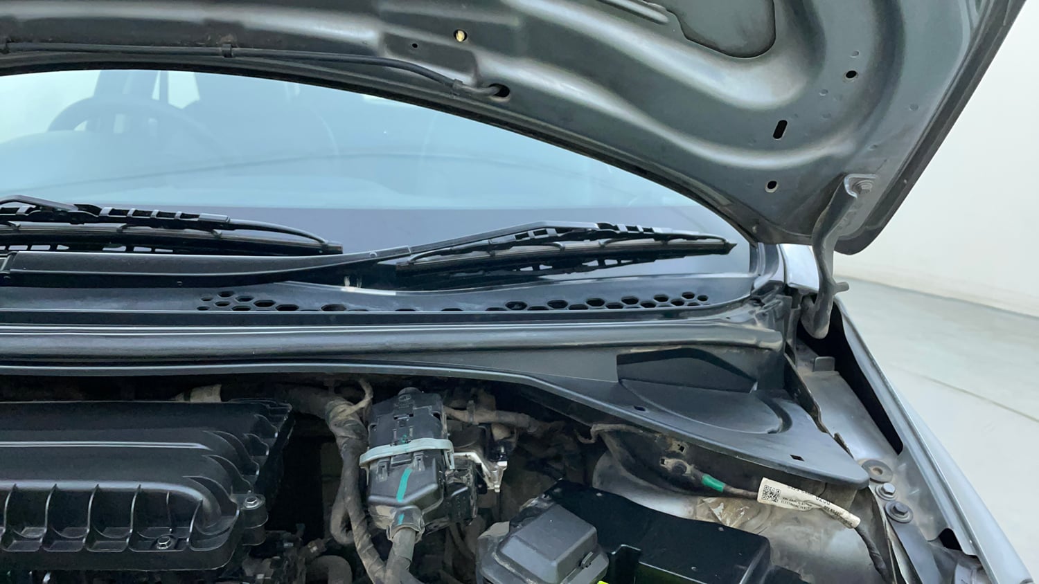 Used 2018 Tata Tiago Revotron XZA Petrol Automatic engine ENGINE LEFT SIDE HINGE & APRON VIEW