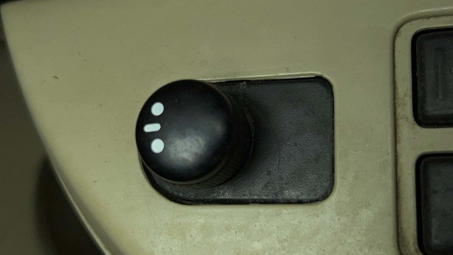 Used 2013 Maruti Suzuki Swift Dzire VXI Petrol Manual top_features Adjustable ORVM