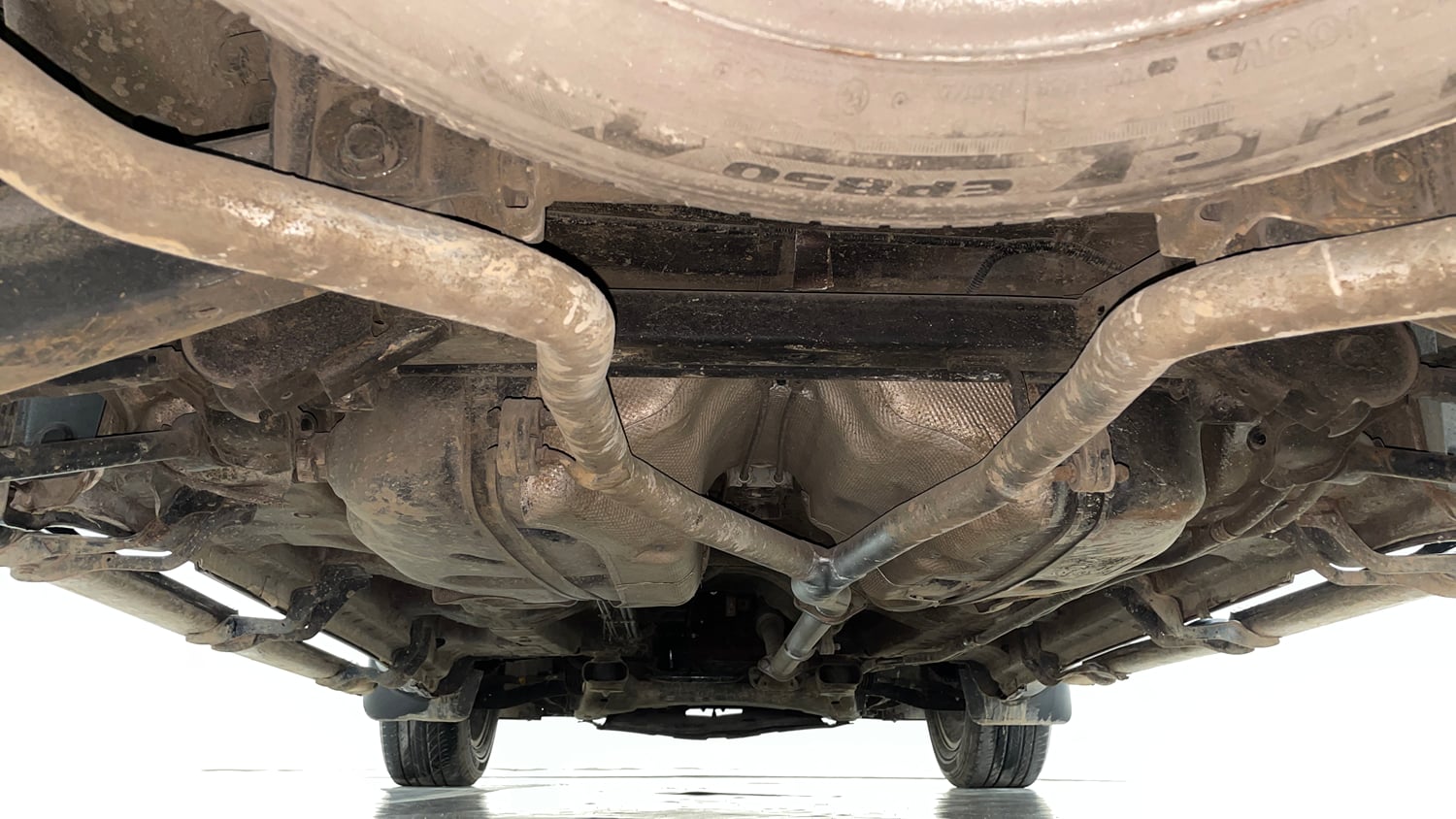 Used 2019 Mahindra XUV500 W11 Diesel Manual extra REAR UNDERBODY VIEW (TAKEN FROM REAR)