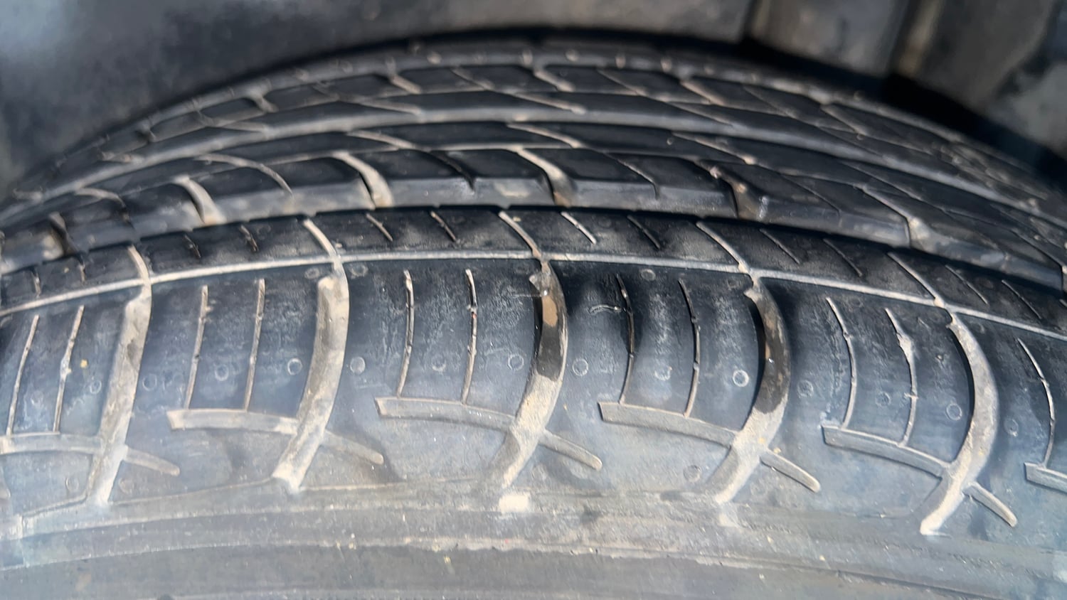 Used 2018 Maruti Suzuki Ertiga ZXI+ Petrol Manual tyres LEFT REAR TYRE TREAD VIEW