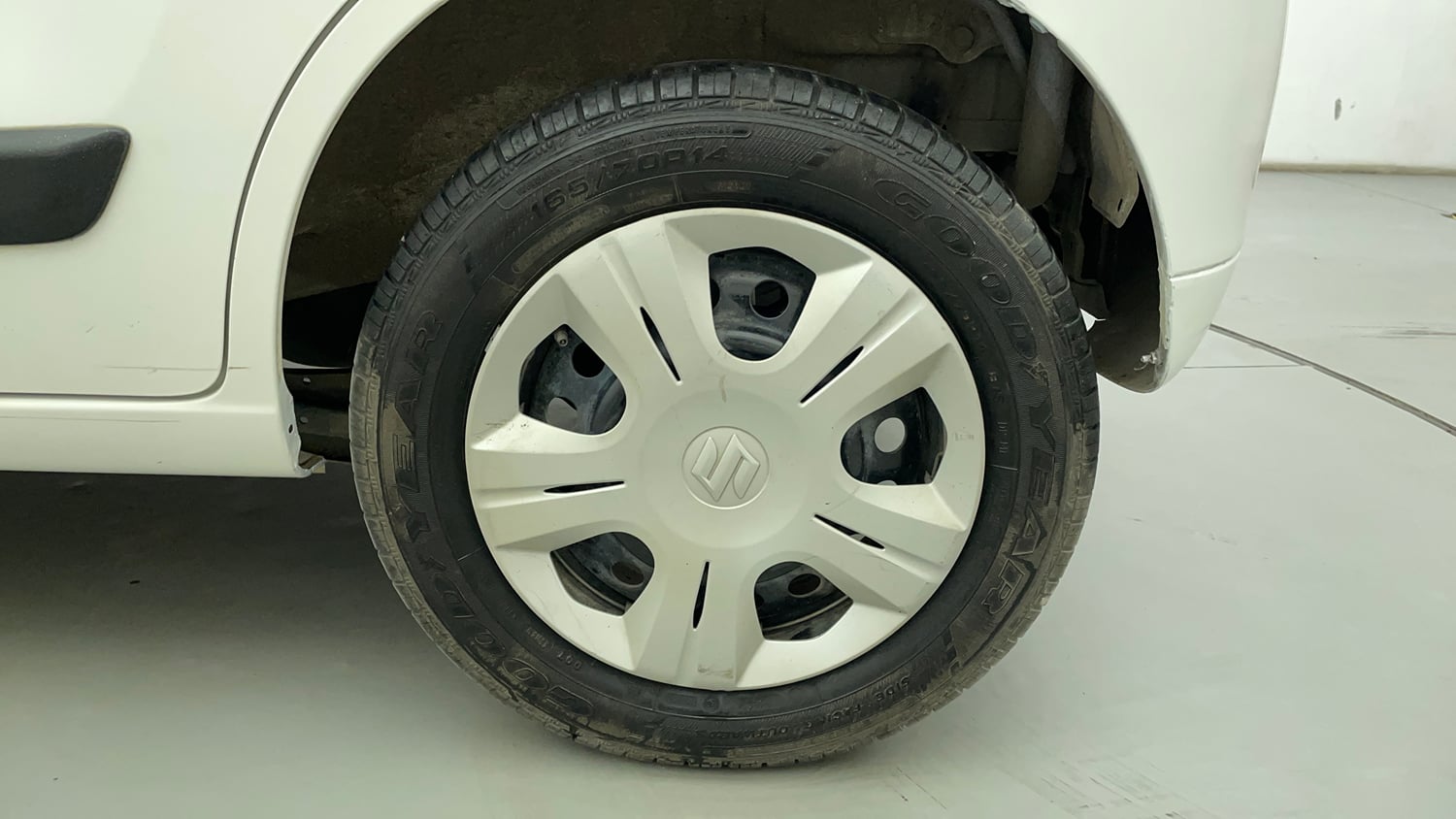 Used 2016 Maruti Suzuki Wagon R VXI Petrol Manual tyres LEFT REAR TYRE RIM VIEW
