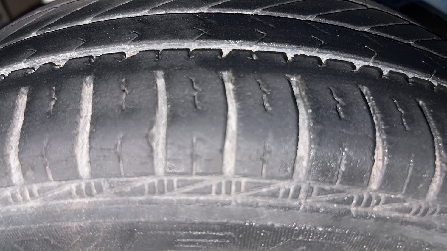 Used 2014 Hyundai Eon Magna + Petrol Manual tyres RIGHT REAR TYRE TREAD VIEW