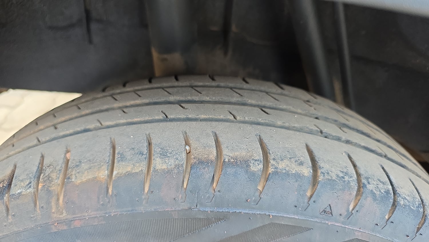 Used 2017 Renault Kwid 1.0 RXT Opt Petrol Manual tyres RIGHT REAR TYRE TREAD VIEW