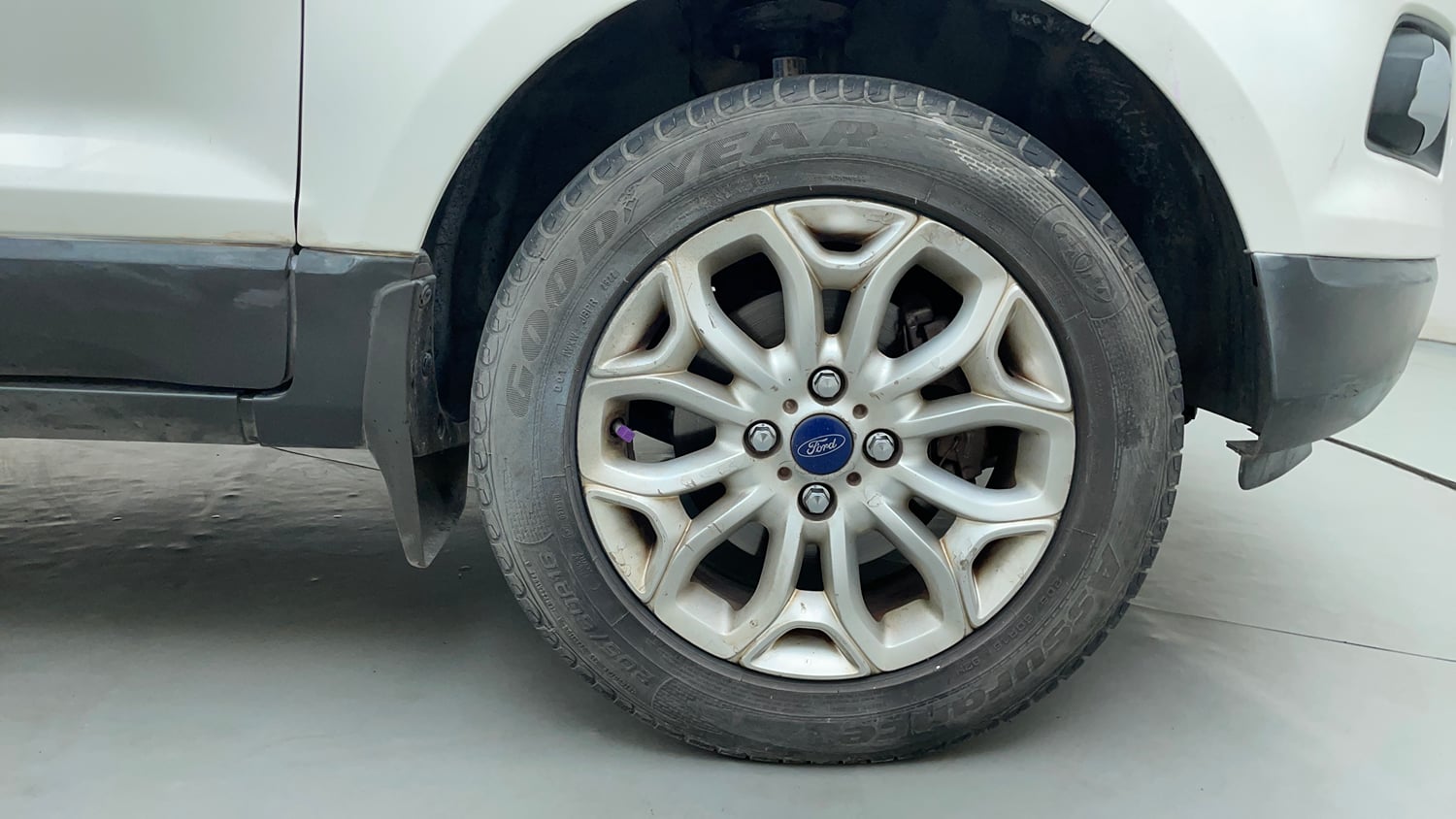 Used 2016 Ford EcoSport Titanium 1.5L TDCi Diesel Manual tyres RIGHT FRONT TYRE RIM VIEW