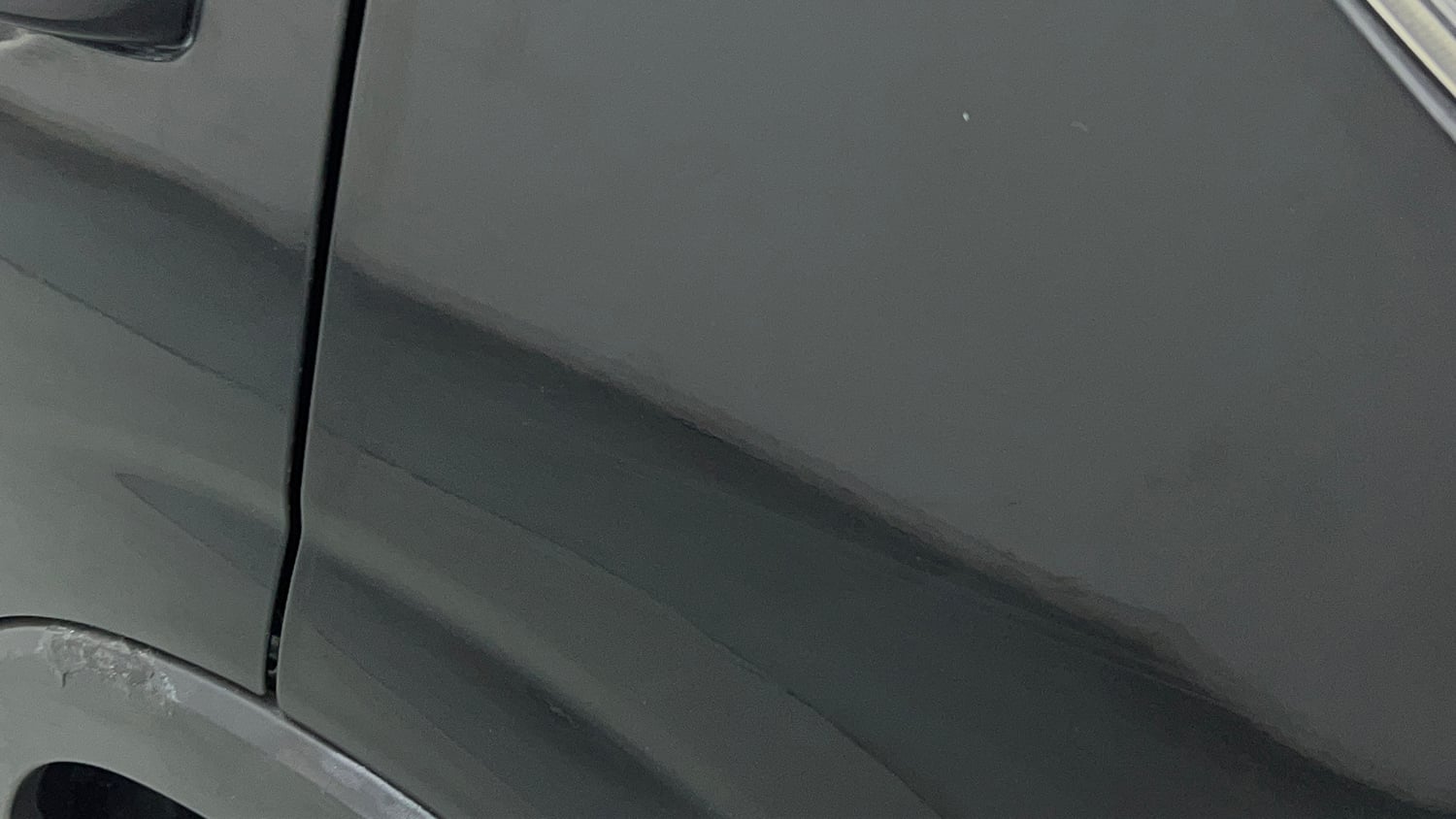 Used 2023 Mahindra XUV400 EL 5S Electric Automatic dents MINOR SCRATCH